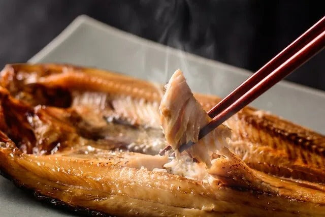 Satisfying set of 6 popular seafood products (salmon roe, scallops, snow crab, thickly sliced sockeye salmon, striped atka mackerel, mentaiko)